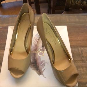 Jéssica Simpson platform heels